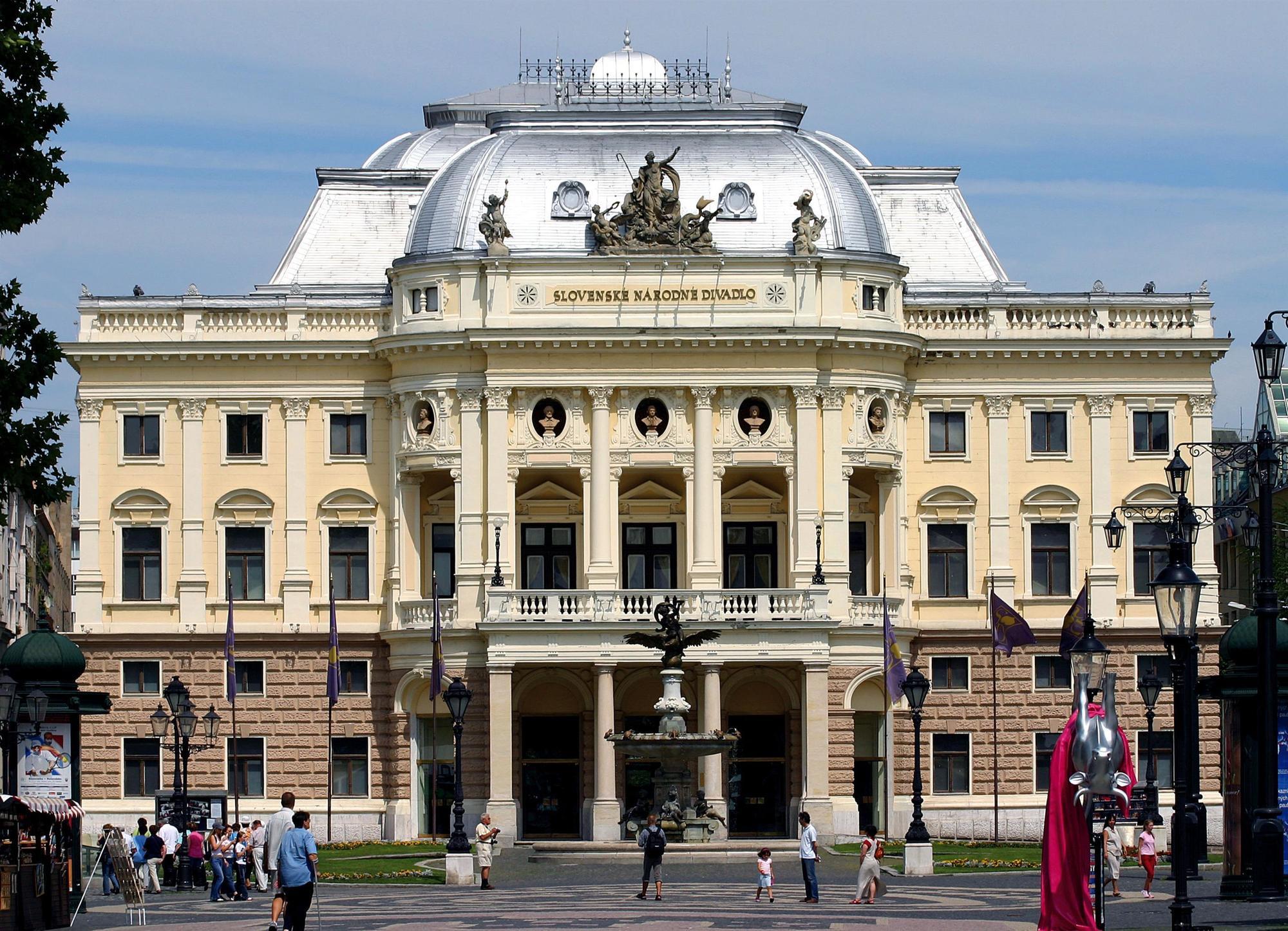 Sheraton Bratislava Hotel Exterior foto